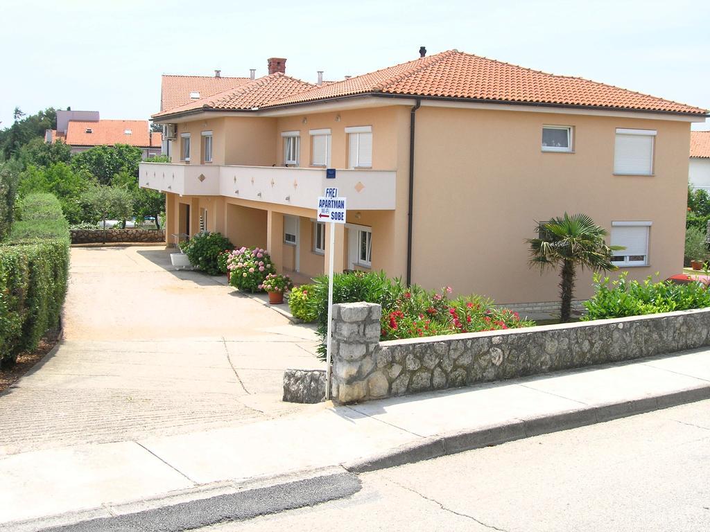 Apartments Elvira Krk Town Buitenkant foto
