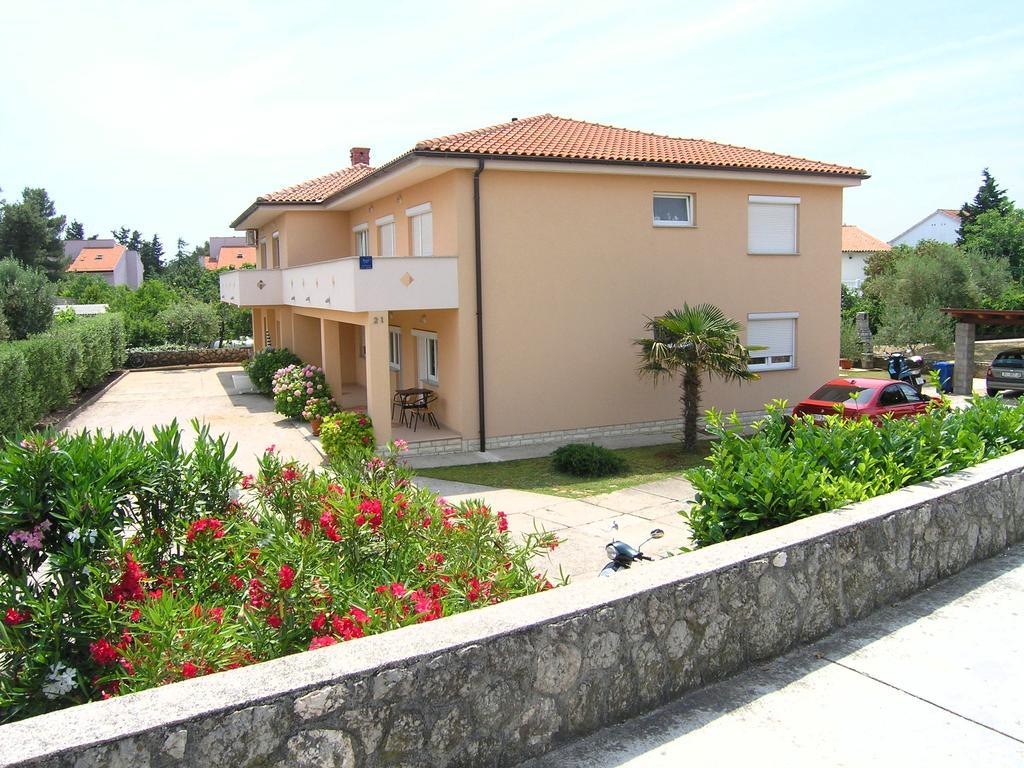 Apartments Elvira Krk Town Buitenkant foto