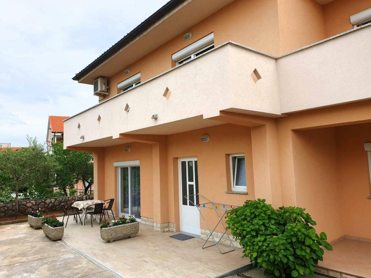 Apartments Elvira Krk Town Buitenkant foto