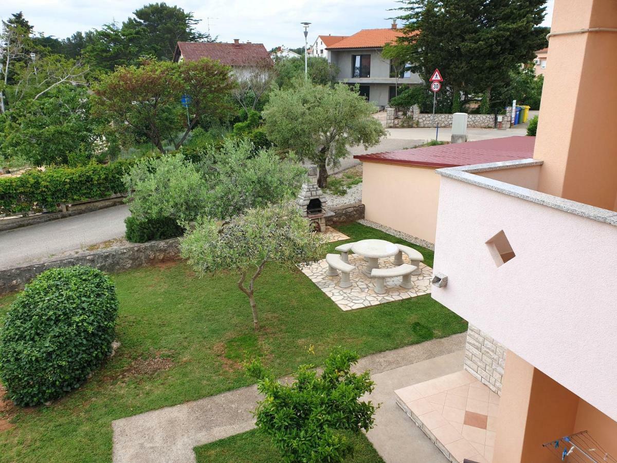 Apartments Elvira Krk Town Buitenkant foto